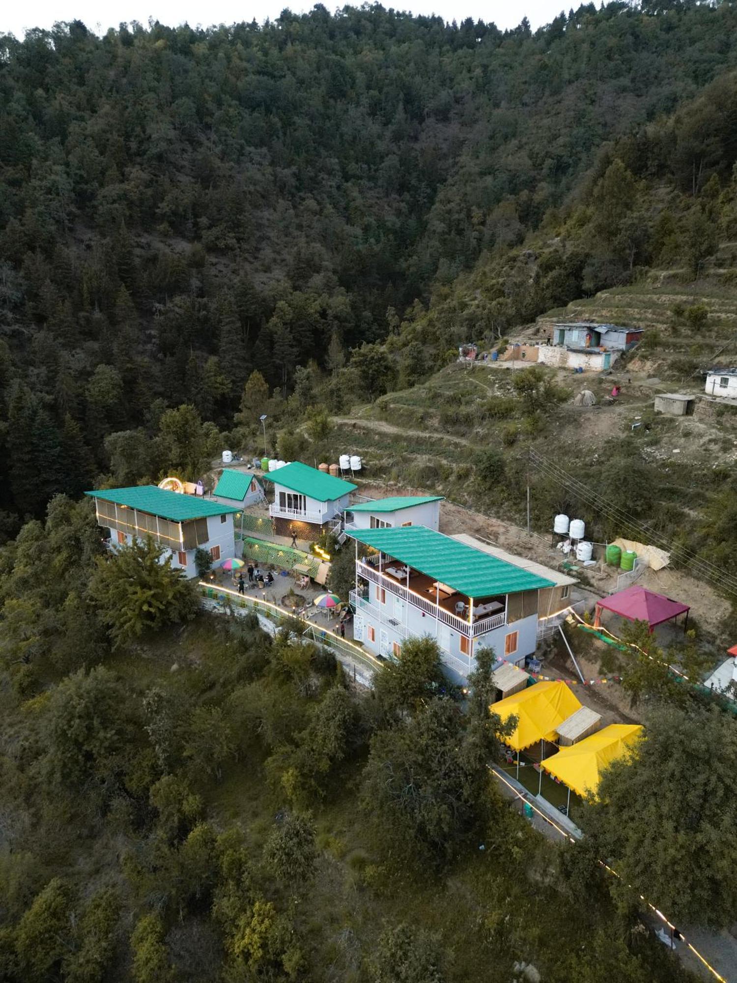 The Rare One'S Mukteshwar - Resort & Cafe Екстериор снимка