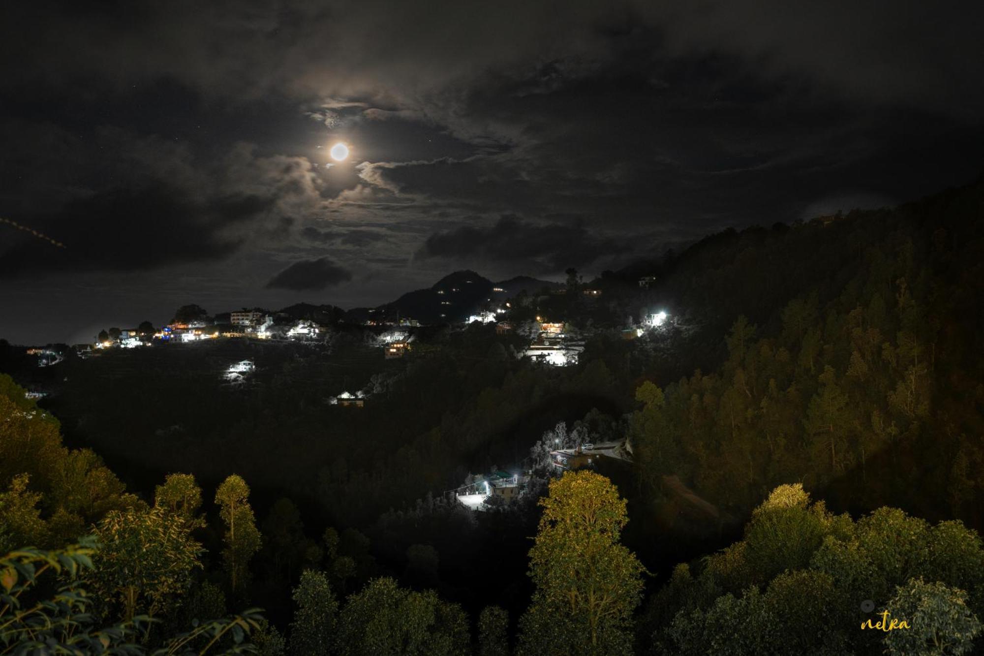The Rare One'S Mukteshwar - Resort & Cafe Екстериор снимка