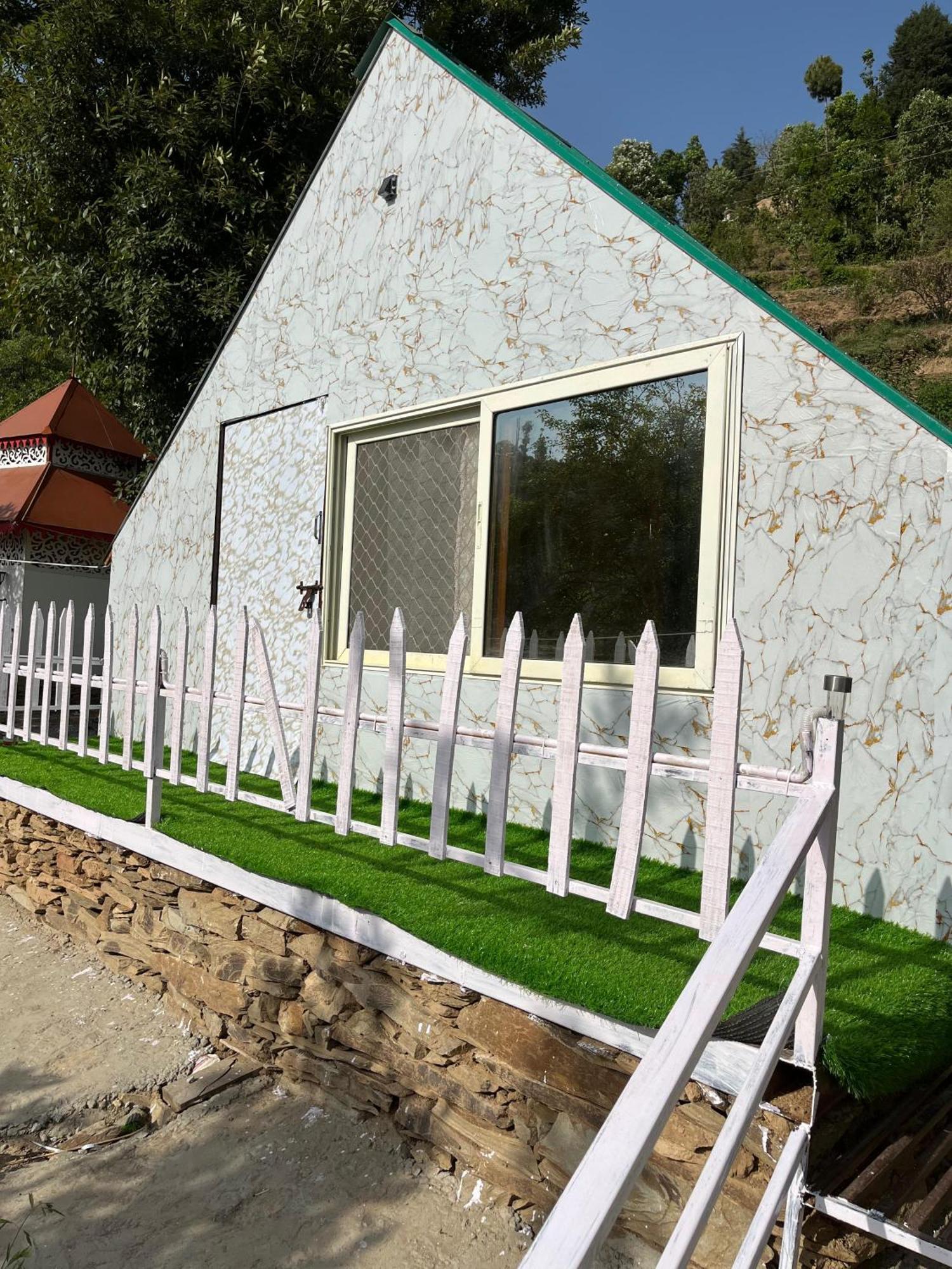 The Rare One'S Mukteshwar - Resort & Cafe Екстериор снимка