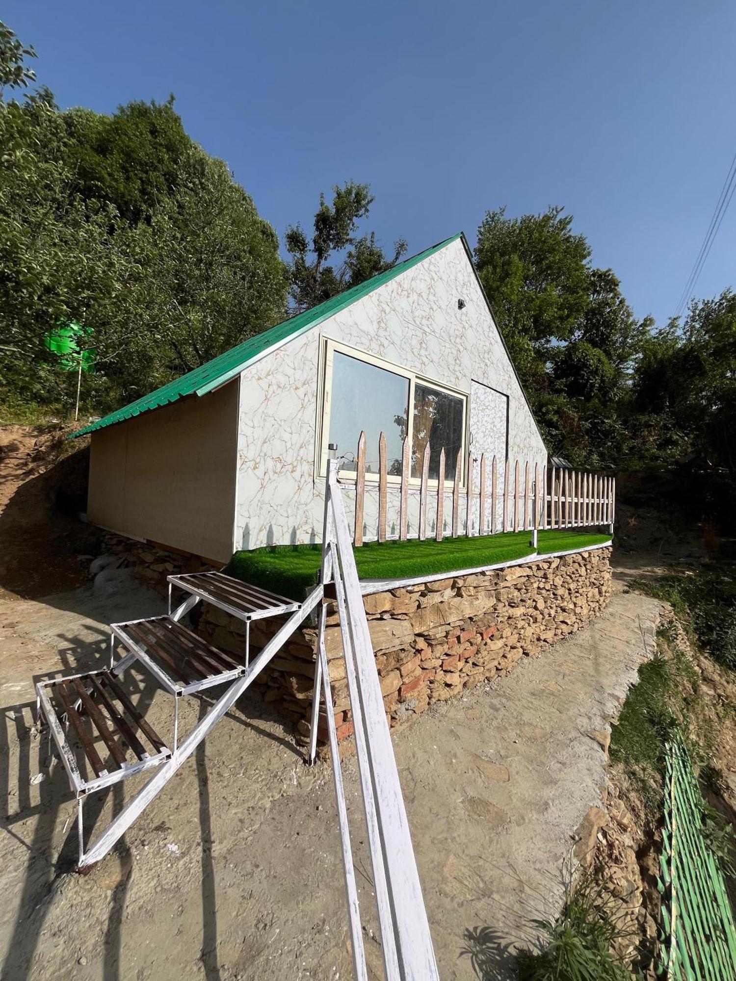 The Rare One'S Mukteshwar - Resort & Cafe Екстериор снимка