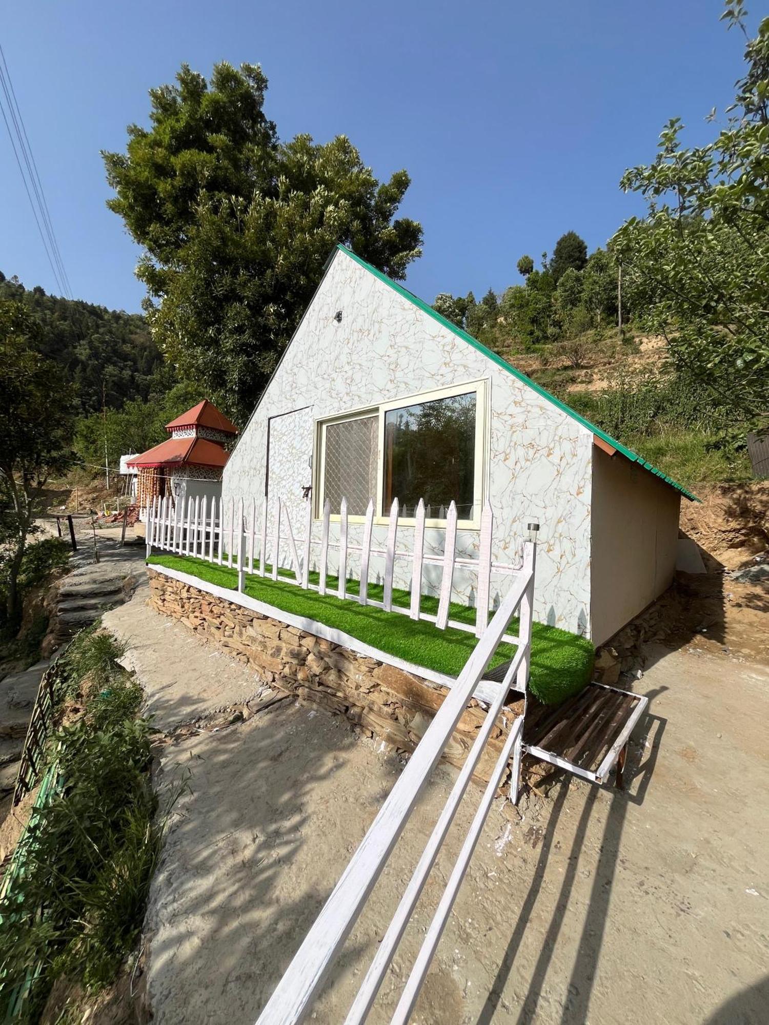 The Rare One'S Mukteshwar - Resort & Cafe Екстериор снимка